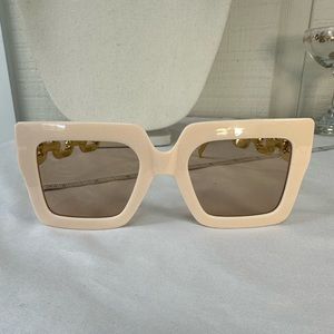 Square chunky vibe beige and goldtone fashion sunglasses